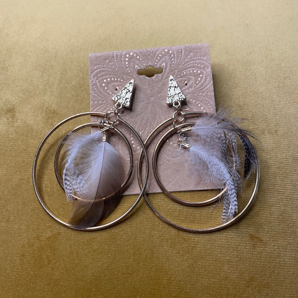 NIP Gold Tone Double Circle Earrings w/ Real Gray Feathers - OS